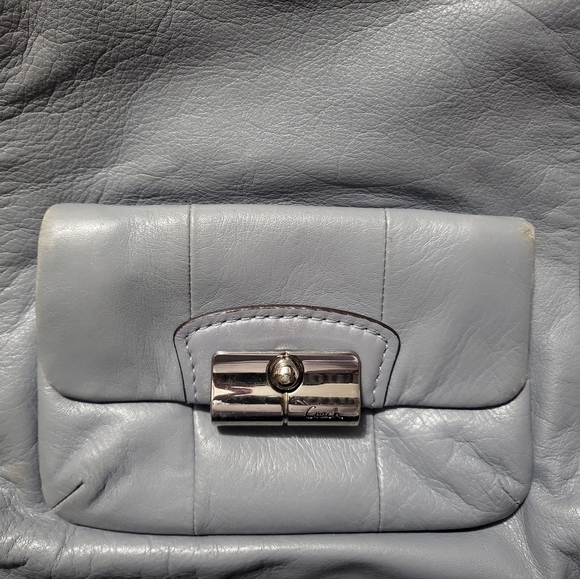 ✅✅ SOLD ✅✅ Coach Hobo/Shoulder Bag comes w/strap - Picture 3 of 10